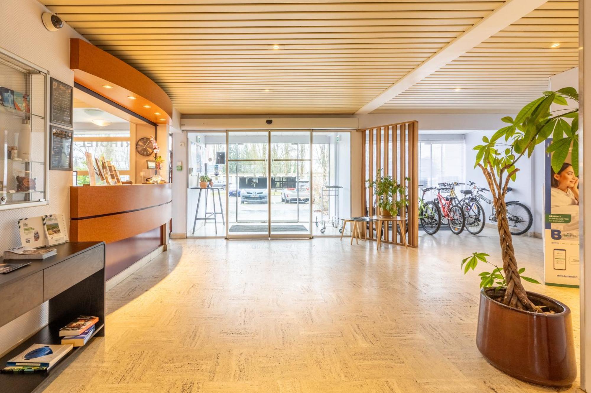 Brit Hotel Le Parc Vichy Bellerive-sur-Allier Exterior photo